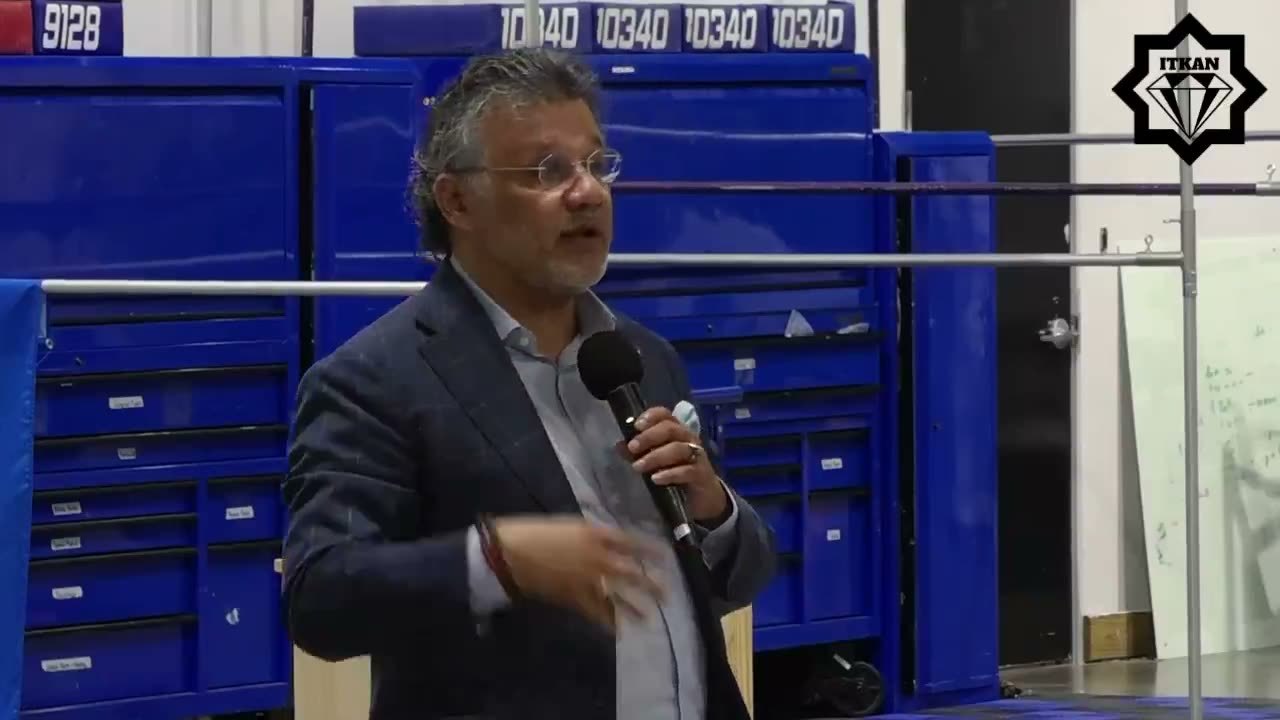 Azhar Azeez speaking at the NTIC Luncheon