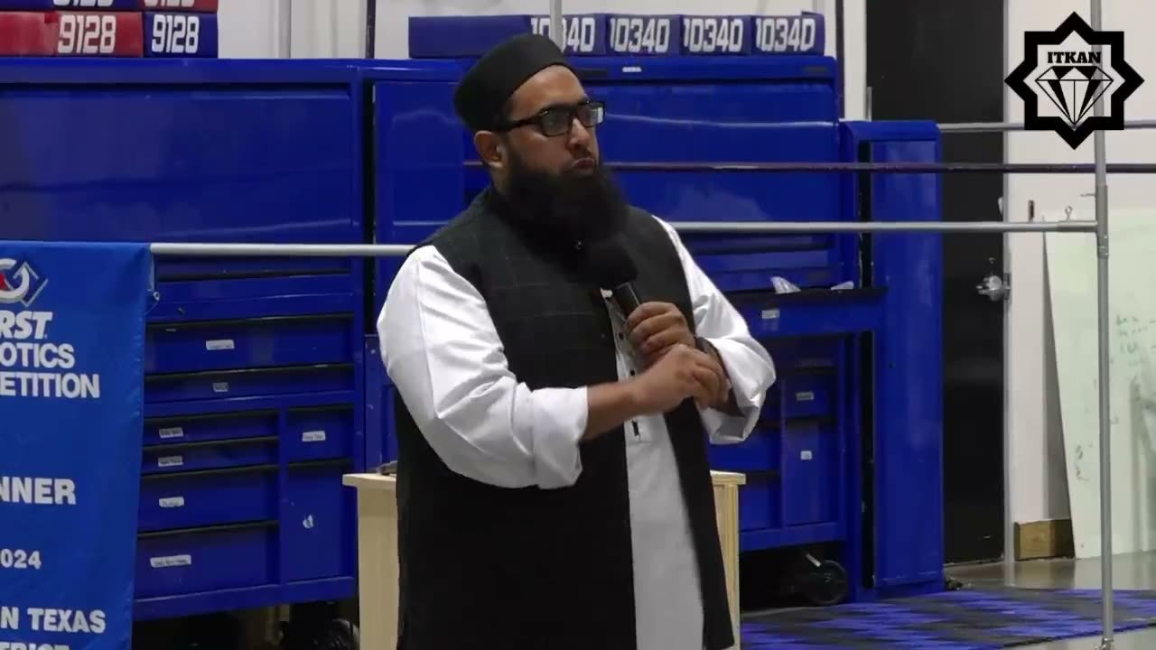 Imam Nadim Bashir speaking at the NTIC Luncheon